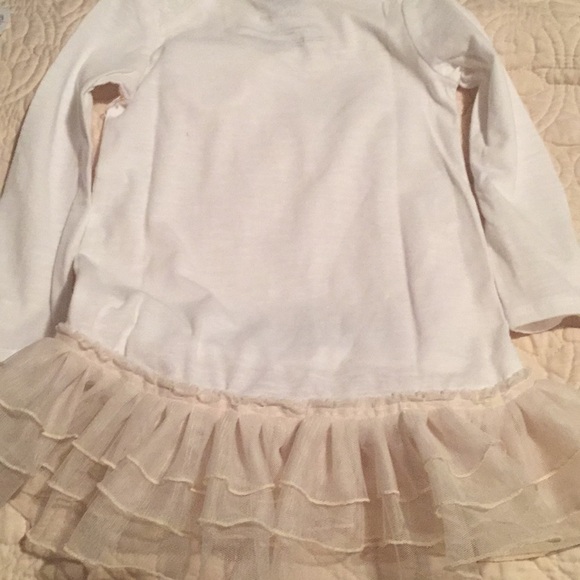 Sweet ruffled tunic/shirt. - Picture 3 of 3